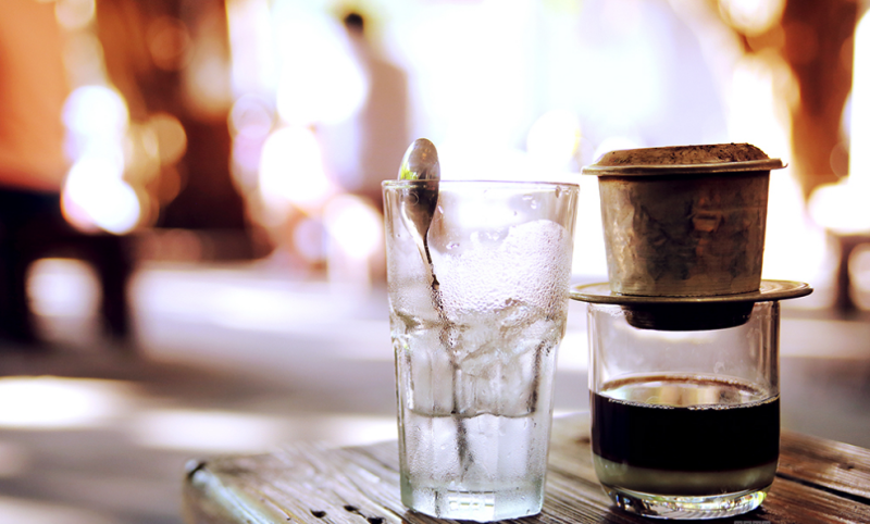 hinh-anh-cafe-dep-ly-cafe-ca-phe-sua-da-ca-phe-den-1.png