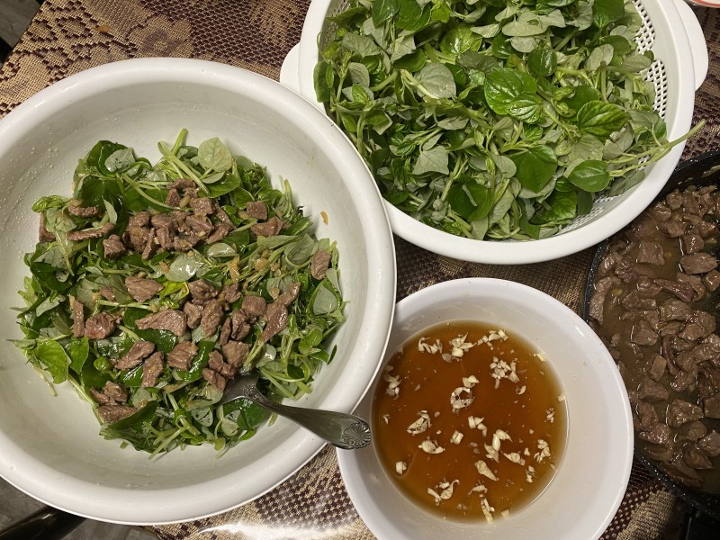 Ăn rau đỡ tốn tiền mua thuốc… tiêu. Hihi