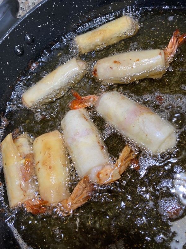 Nhuộm vàng áo ú.
