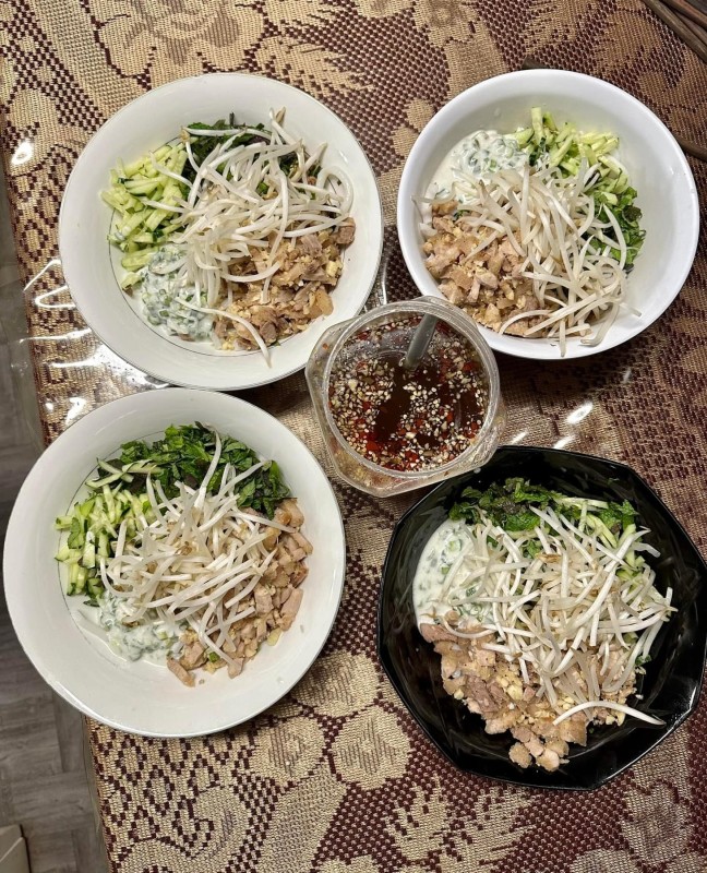 Hê hê<br />Lâu lâu bà nhập nên siêng thoai…